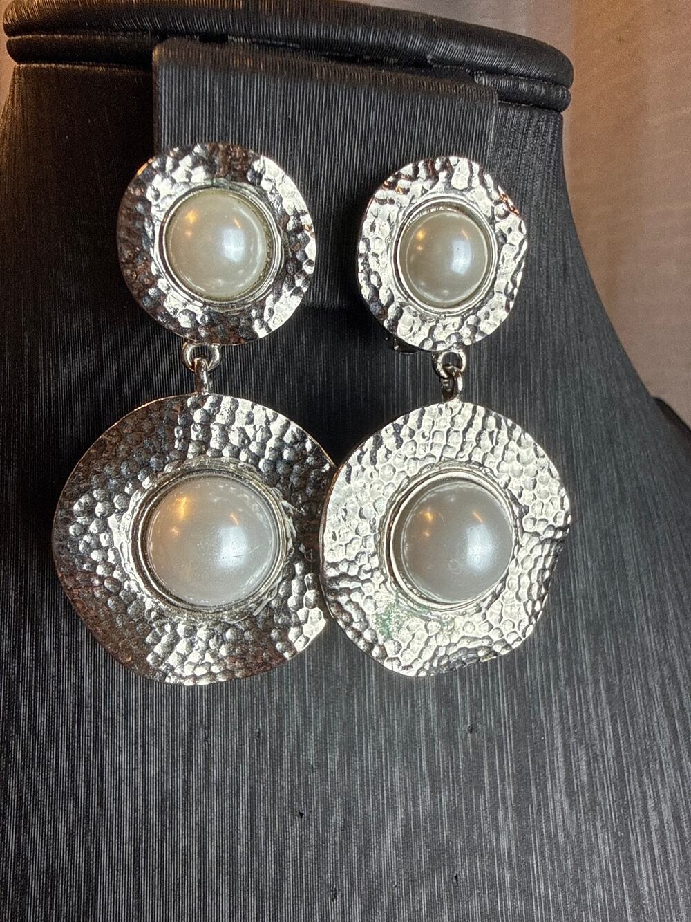 Silvertone with Pearl Dangle Disk Clip on Earrings